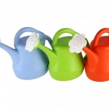 Plastová konvička s kytičkovým vzorem