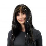 Paruka s černými vlasy zdobená zlatými pruhy a hvězdami