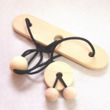 Dřevěný hlavolam Uzel na desce