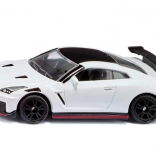 model auta nissan gt-r nismo – bílý sportovní vůz