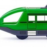 Zelený vlak s kolejemi a strojvůdcem na baterie