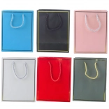 Dárková taška se zlatým rámečkem 23 × 18 × 10 cm