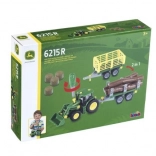 Traktor John Deere pro sestavení s 2 přívěsy