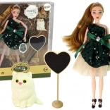 Panenka Emily s bílým koťátkem a dřevěným srdcem