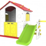 Dětský zahradní domek s červenou střechou, skluzavkou a basketbalem