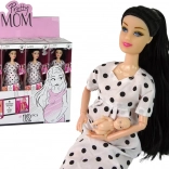 Těhotná panenka v bílé puntíkované šatech