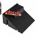 Prstový skateboard s rampou – plastový fingerboard se šroubovacími díly