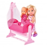 Panenka Evi Love s miminkem a kolébkou