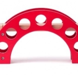 Dřevěný most s červeným obloukem pro vláčky