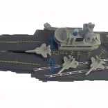 Letadlová loď se světelnými a zvukovými efekty