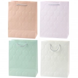 Elegantní dárková taška s reliéfními srdci 23 x 18 x 10,5 cm