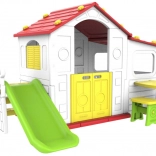 Velký dětský domek se skluzavkou a červenou střechou